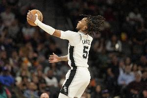 凯发K8手机端、APP下载、流畅界面、智能推荐、高效操作-卡斯尔谈新秀赛季：这是很棒的一个赛季 不过我本可以打得更好