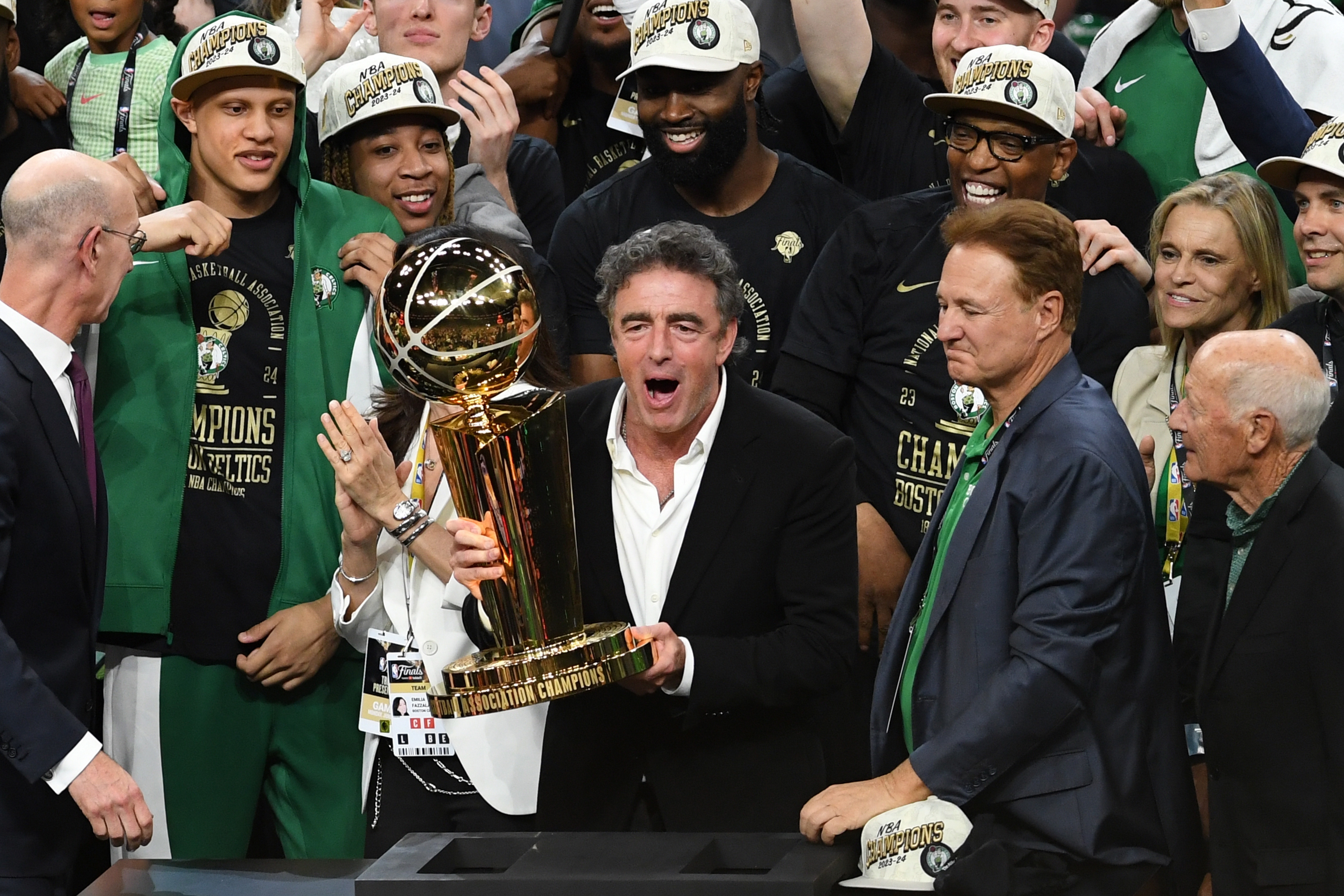 Shams：格罗斯贝克预计保留绿军CEO头衔 在出售完成后任候补董事