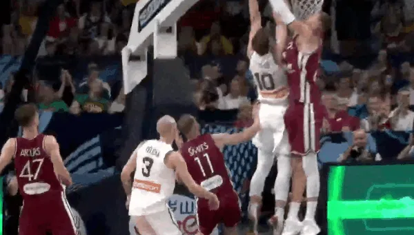 凯发K8手机端、APP下载、流畅界面、智能推荐、高效操作-波尔津吉斯镇守篮下，面对攻框送上双手摘帽