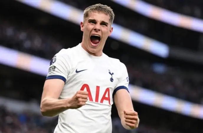 凯发K8手机端、APP下载、流畅界面、智能推荐、高效操作-自20/21赛季英超历史球员速度榜：范德芬居首+三度上榜