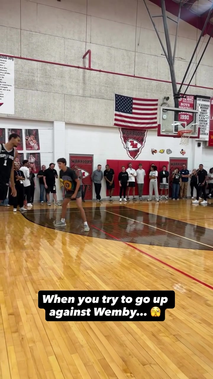 凯发K8手机端、APP下载、流畅界面、智能推荐、高效操作-文班亚马霸气封盖球迷后立刻回敬隔扣！