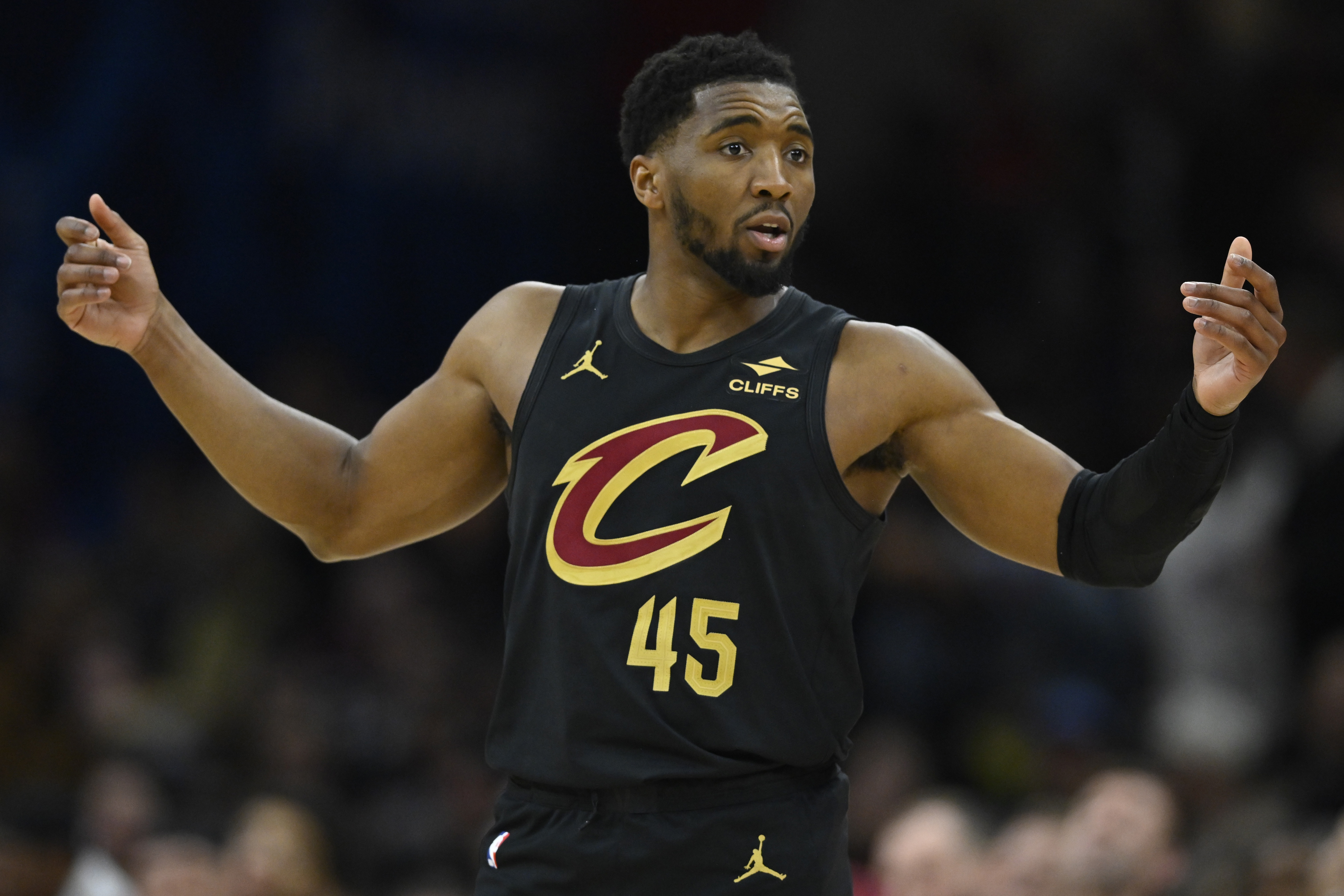 凯发K8手机端、APP下载、流畅界面、智能推荐、高效操作-再加把劲儿！米切尔半场首发17分钟 13中6&amp;三分4中1砍16分2板